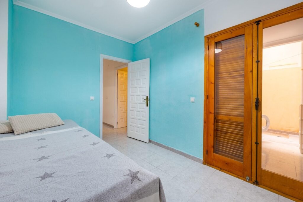 Valoisa ja käytännöllinen alakerran asunto, Torrevieja