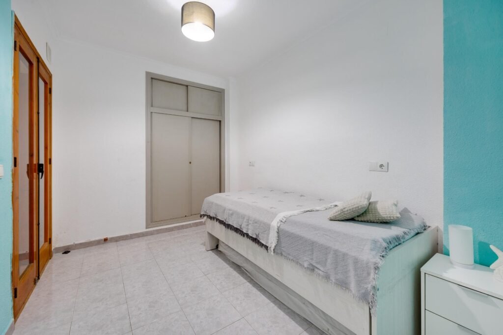 Valoisa ja käytännöllinen alakerran asunto, Torrevieja