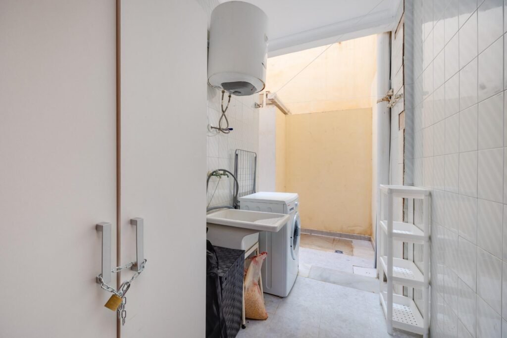 Valoisa ja käytännöllinen alakerran asunto, Torrevieja