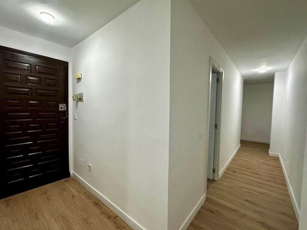 Piso reformado de 3 habitaciones 2 baños sin muebles a 100 m de la playa Acequion