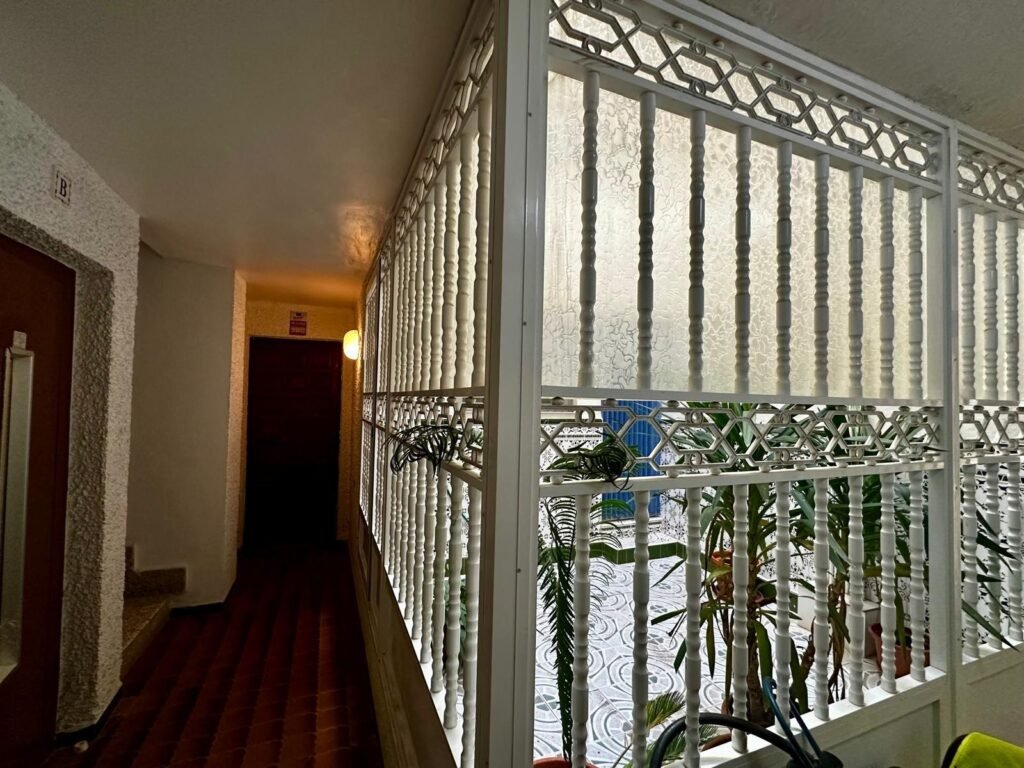 Piso reformado de 3 habitaciones 2 baños sin muebles a 100 m de la playa Acequion