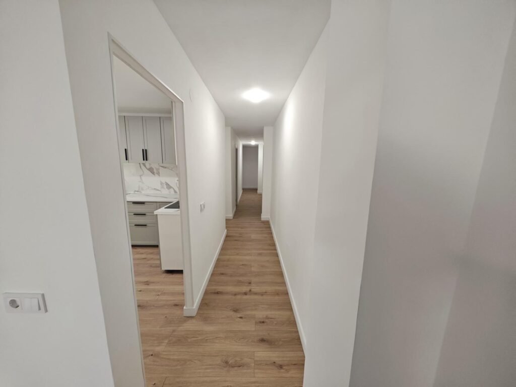Piso reformado de 3 habitaciones 2 baños sin muebles a 100 m de la playa Acequion