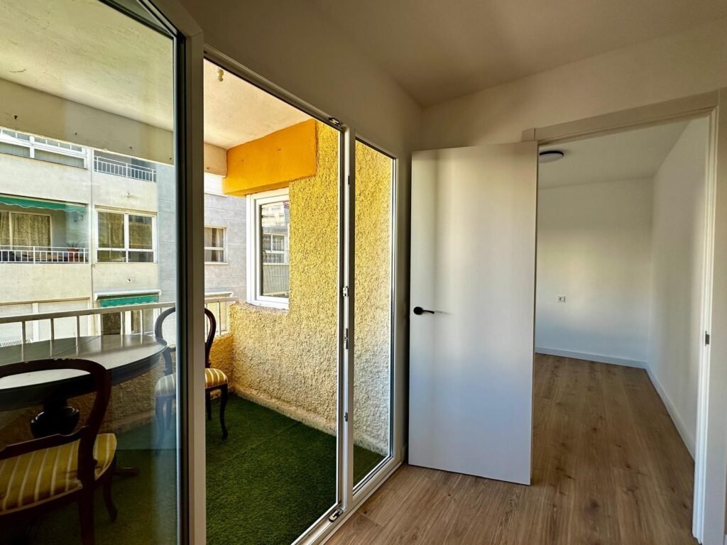 Piso reformado de 3 habitaciones 2 baños sin muebles a 100 m de la playa Acequion