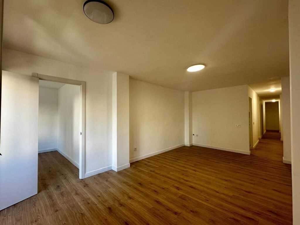 Piso reformado de 3 habitaciones 2 baños sin muebles a 100 m de la playa Acequion