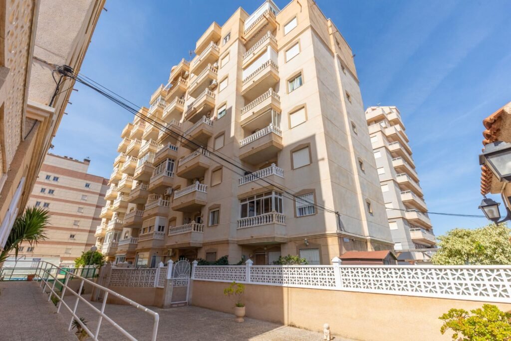 A bright home on the sixth floor in Torrevieja