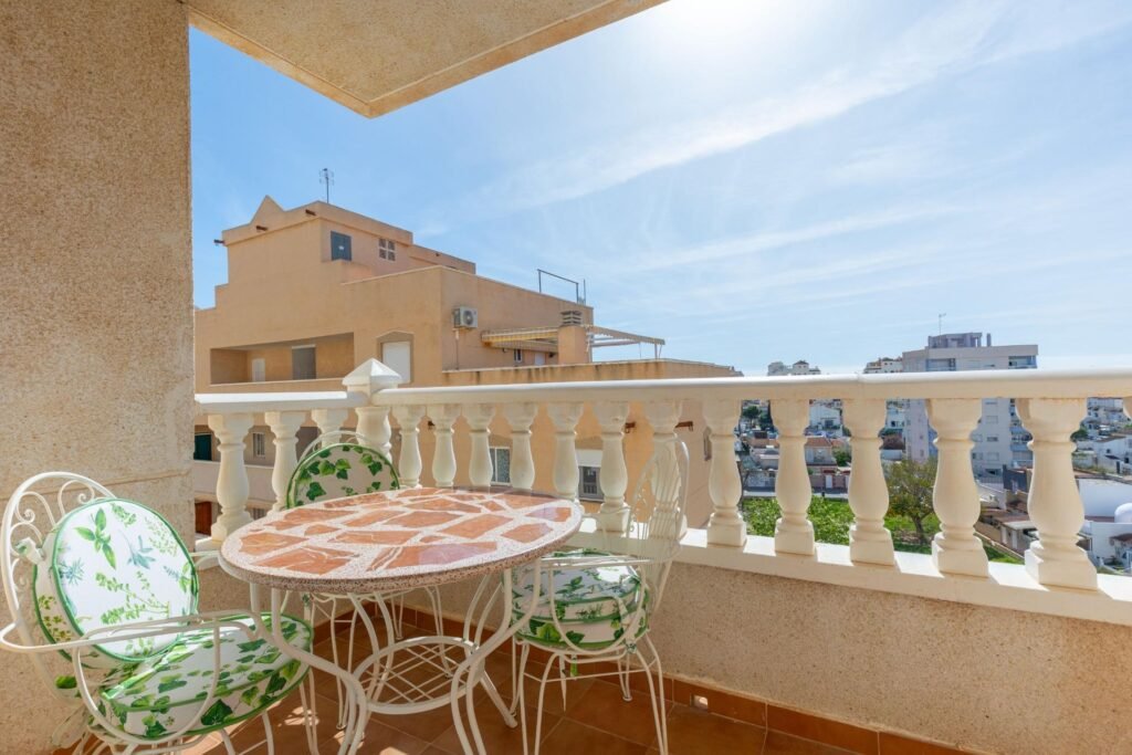 A bright home on the sixth floor in Torrevieja