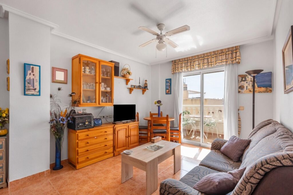 A bright home on the sixth floor in Torrevieja