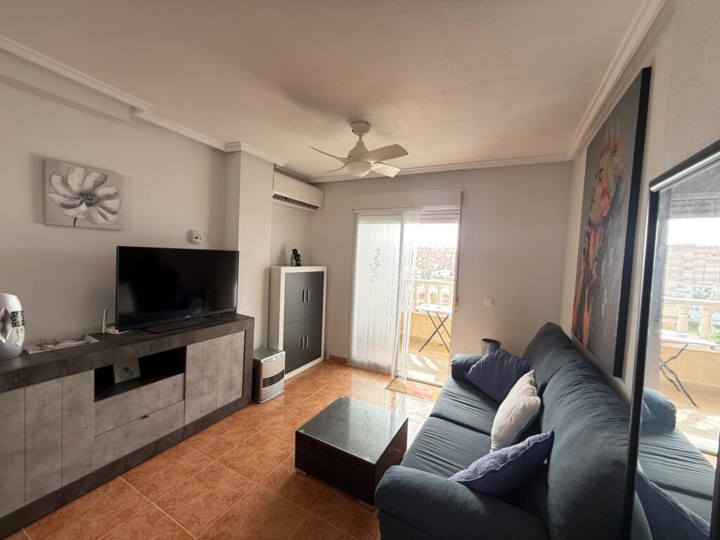 OCASION !! BONITO APARTAMENTO SEMIREFORMADO : 2 HAB, 1 BAÑO, VISTAS DESPEJADAS, SOLEADO, PARKING.