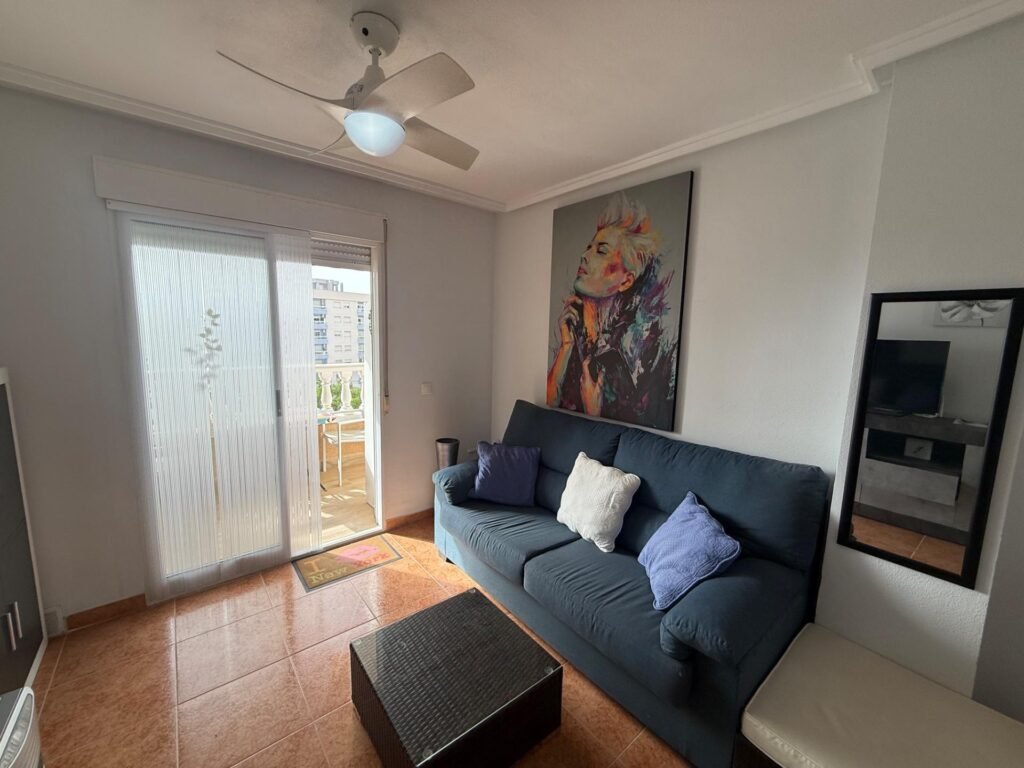OCASION !! BONITO APARTAMENTO SEMIREFORMADO : 2 HAB, 1 BAÑO, VISTAS DESPEJADAS, SOLEADO, PARKING.