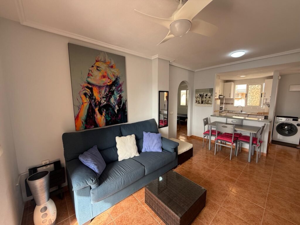 OCASION !! BONITO APARTAMENTO SEMIREFORMADO : 2 HAB, 1 BAÑO, VISTAS DESPEJADAS, SOLEADO, PARKING.