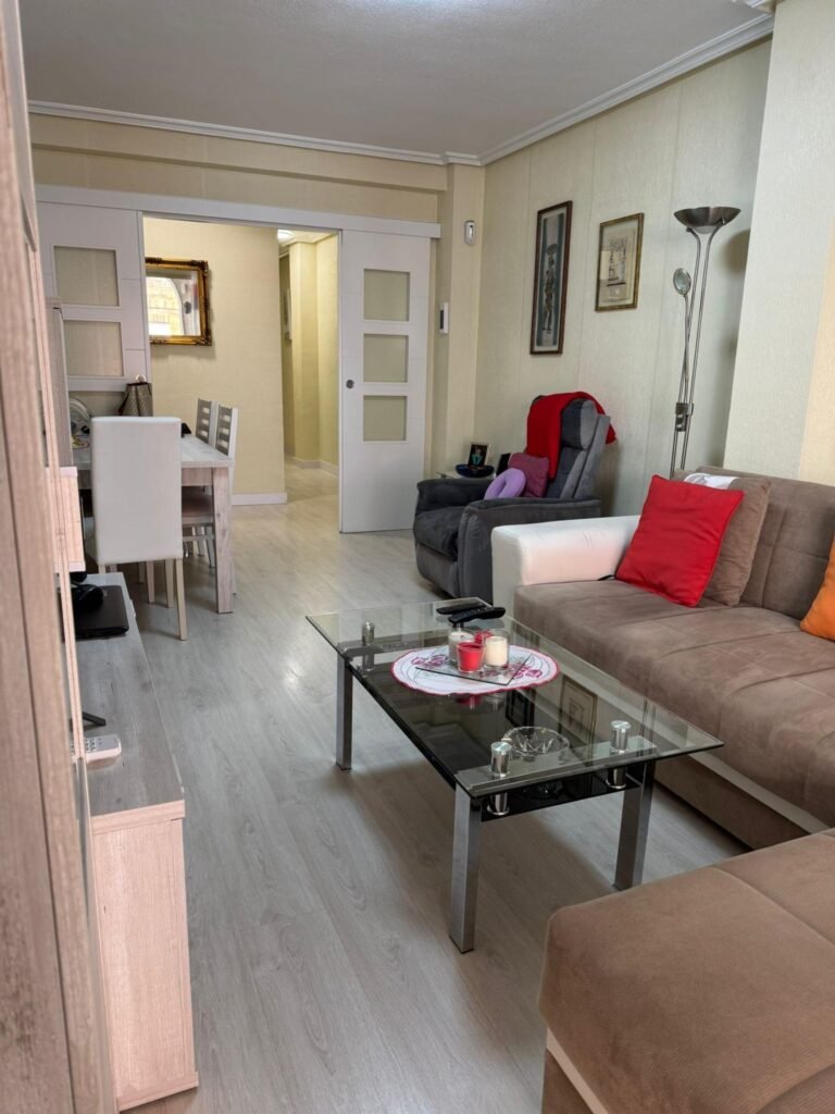 Remontoitu 3makuuhuoneen asunto Torreviejassa, Los Locos