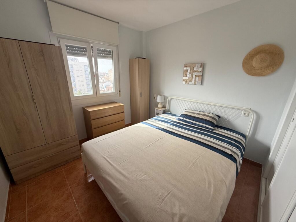 OCASION !! BONITO APARTAMENTO SEMIREFORMADO : 2 HAB, 1 BAÑO, VISTAS DESPEJADAS, SOLEADO, PARKING.