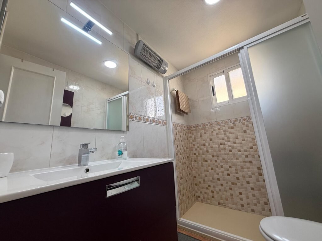 OCASION !! BONITO APARTAMENTO SEMIREFORMADO : 2 HAB, 1 BAÑO, VISTAS DESPEJADAS, SOLEADO, PARKING.