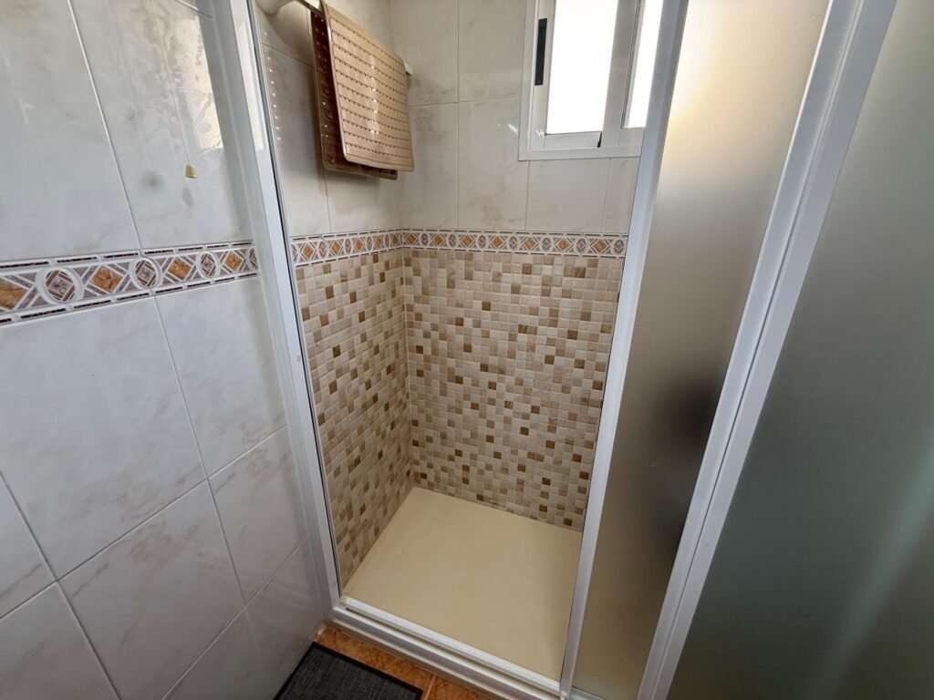 OCASION !! BONITO APARTAMENTO SEMIREFORMADO : 2 HAB, 1 BAÑO, VISTAS DESPEJADAS, SOLEADO, PARKING.