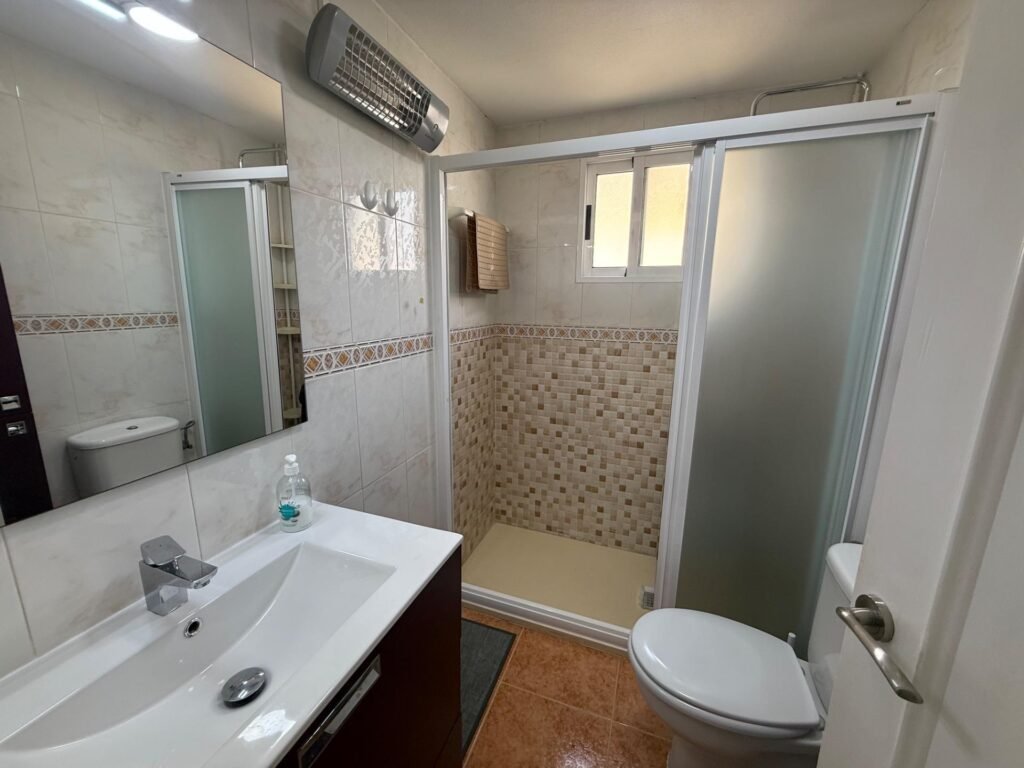 OCASION !! BONITO APARTAMENTO SEMIREFORMADO : 2 HAB, 1 BAÑO, VISTAS DESPEJADAS, SOLEADO, PARKING.