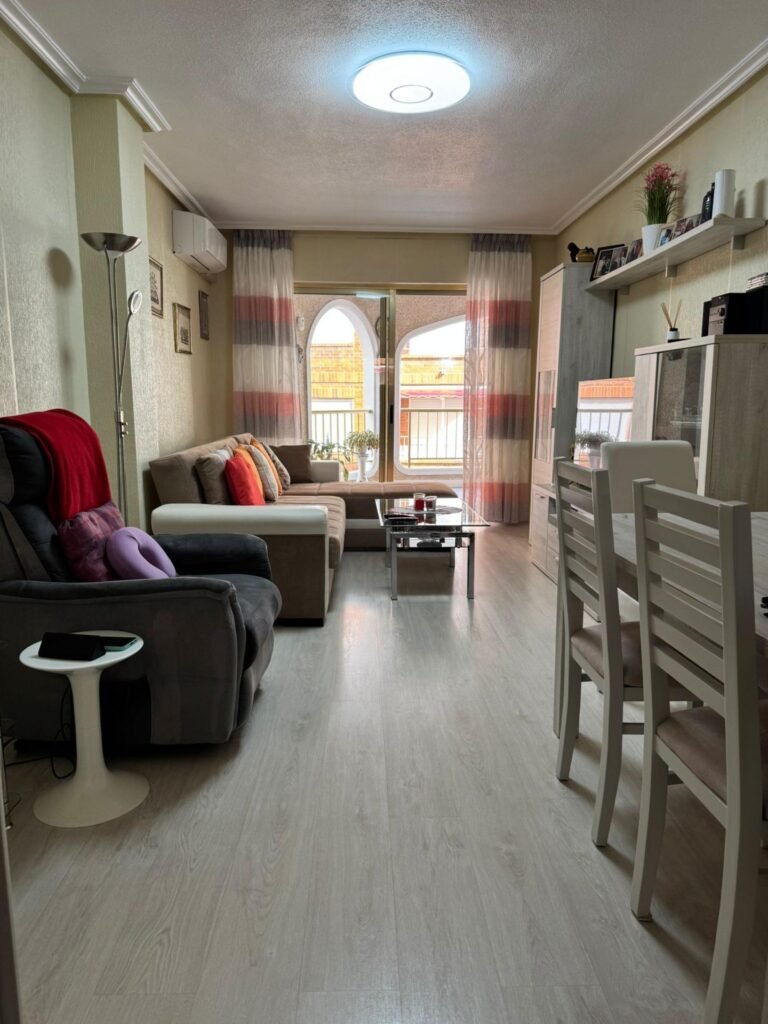 Remontoitu 3makuuhuoneen asunto Torreviejassa, Los Locos