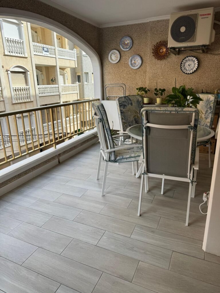 Remontoitu 3makuuhuoneen asunto Torreviejassa, Los Locos