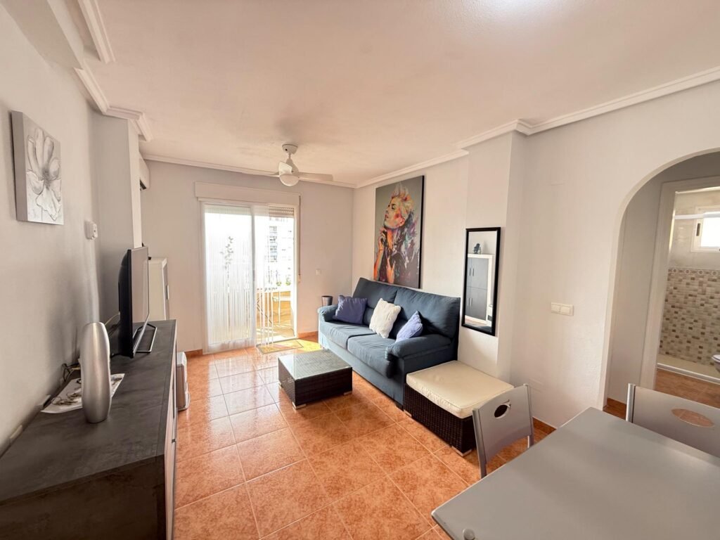 OCASION !! BONITO APARTAMENTO SEMIREFORMADO : 2 HAB, 1 BAÑO, VISTAS DESPEJADAS, SOLEADO, PARKING.