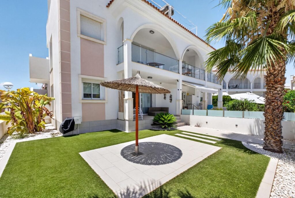 Moderns dizaina mājoklis, Ciudad Quesada