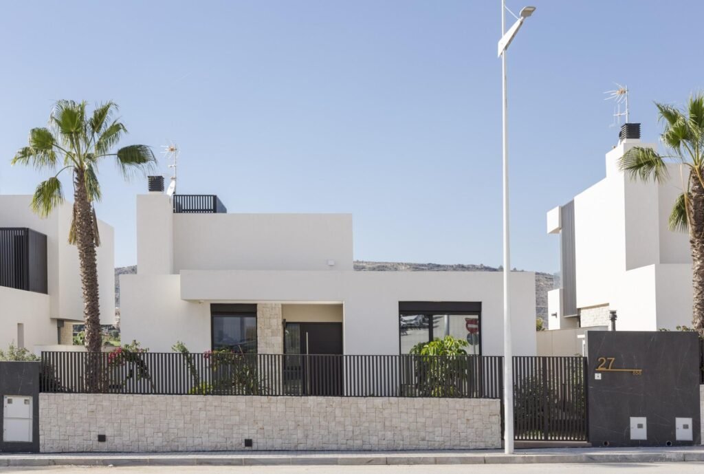 Uudiskohdevilla Aruba La Finca Golfin etulinjassa