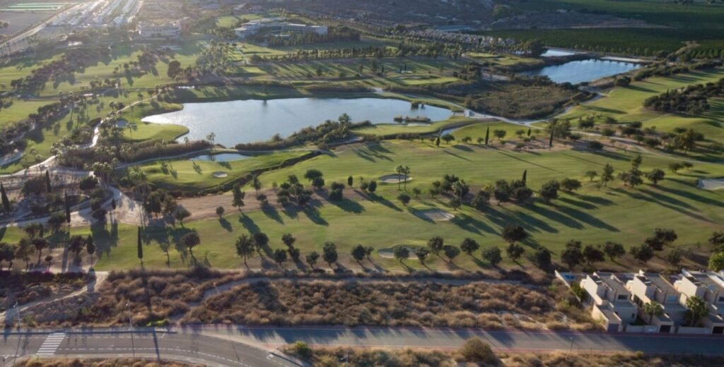 Uudiskohdevilla Aruba La Finca Golfin etulinjassa