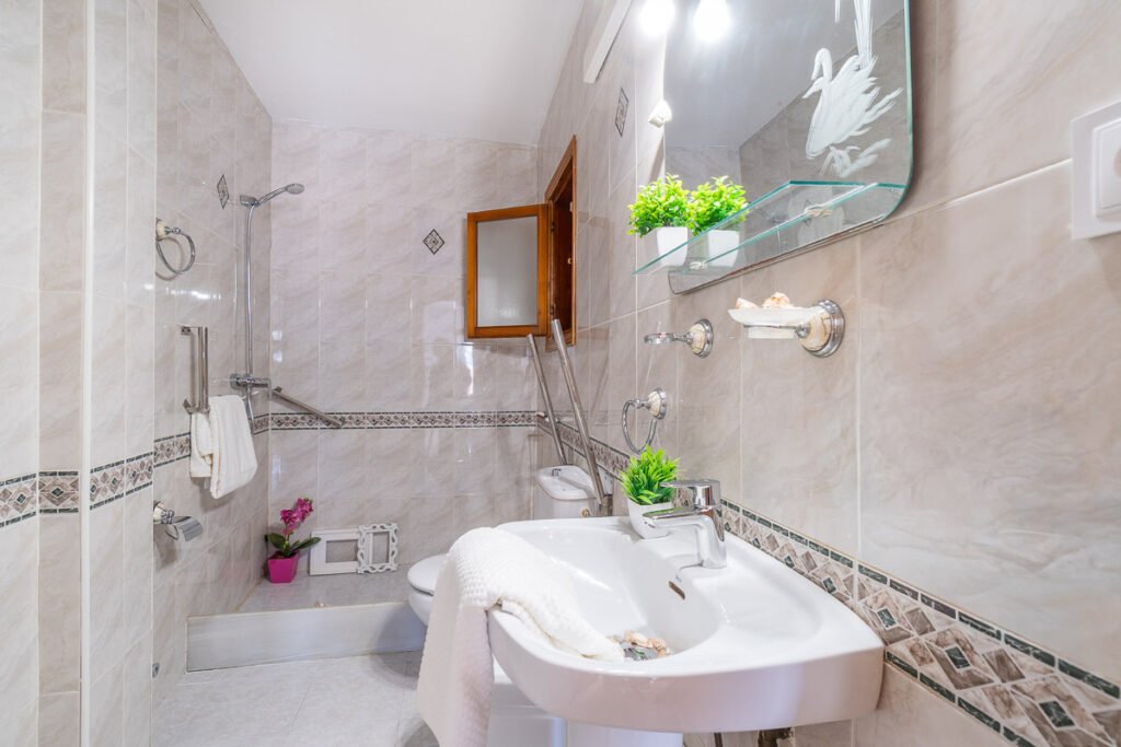 Townhouse duplex with private solarium in El Chaparral