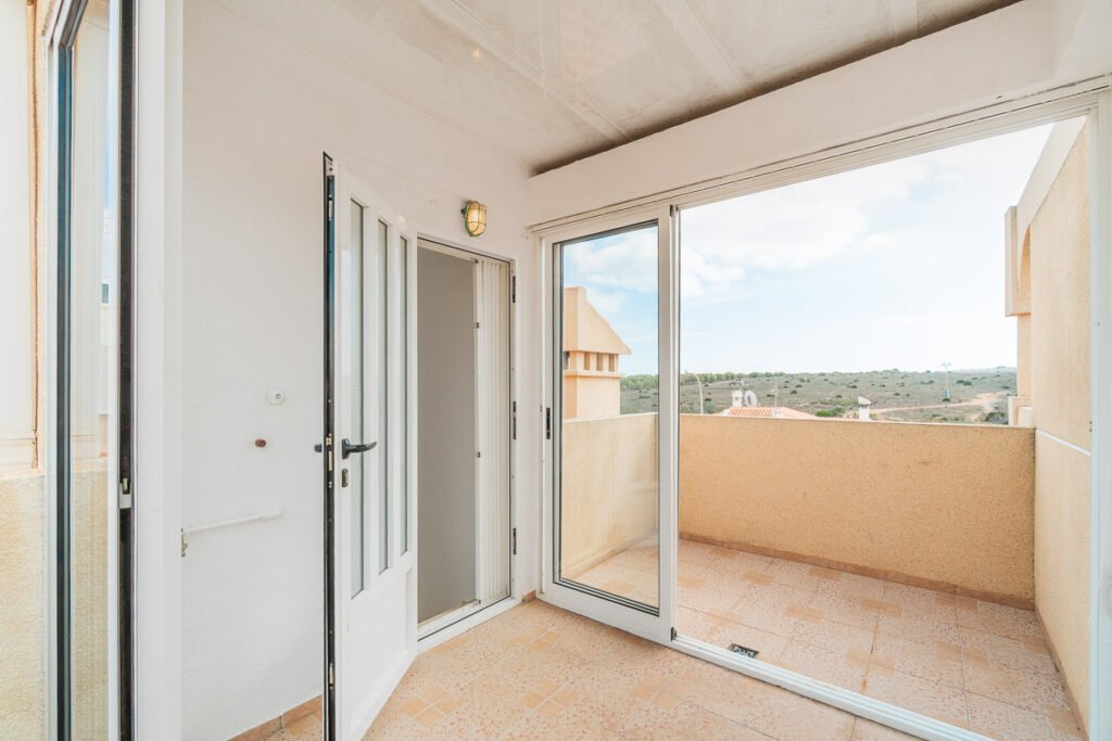 Townhouse duplex with private solarium in El Chaparral