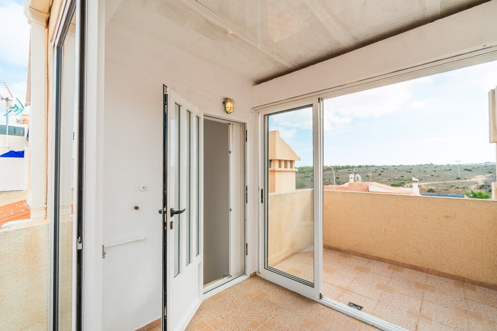 Townhouse duplex with private solarium in El Chaparral
