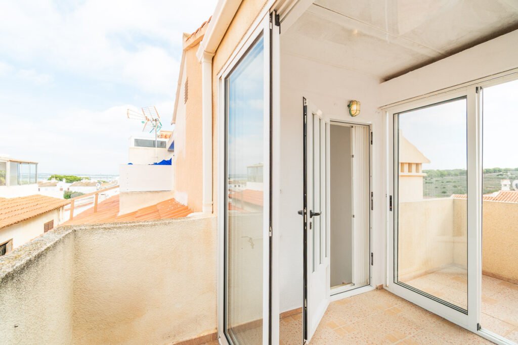 Townhouse duplex with private solarium in El Chaparral