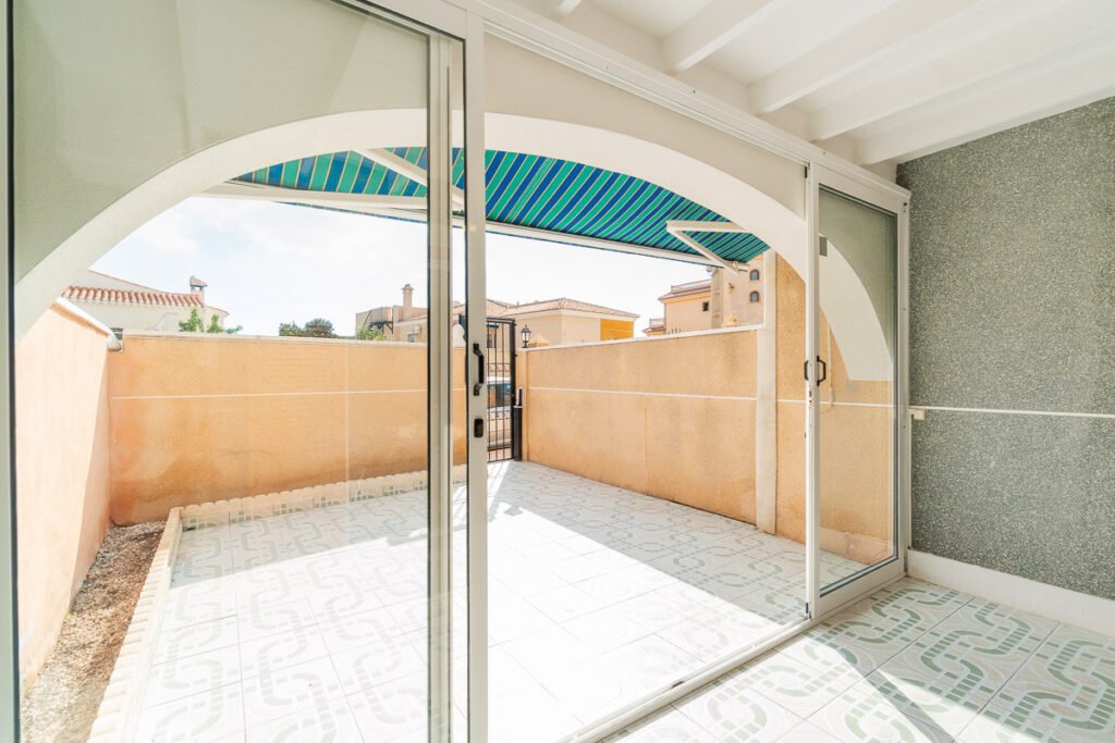 Townhouse duplex with private solarium in El Chaparral