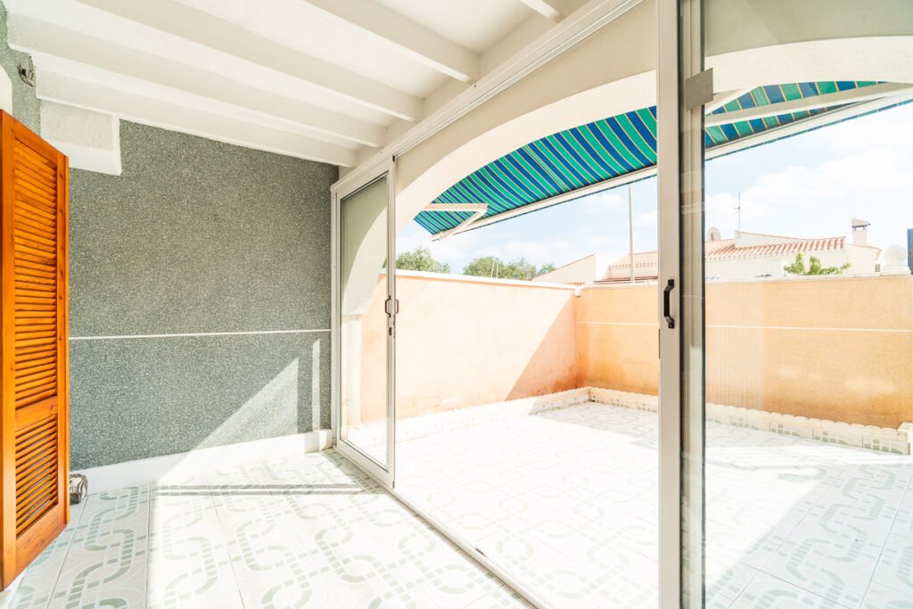 Townhouse duplex with private solarium in El Chaparral