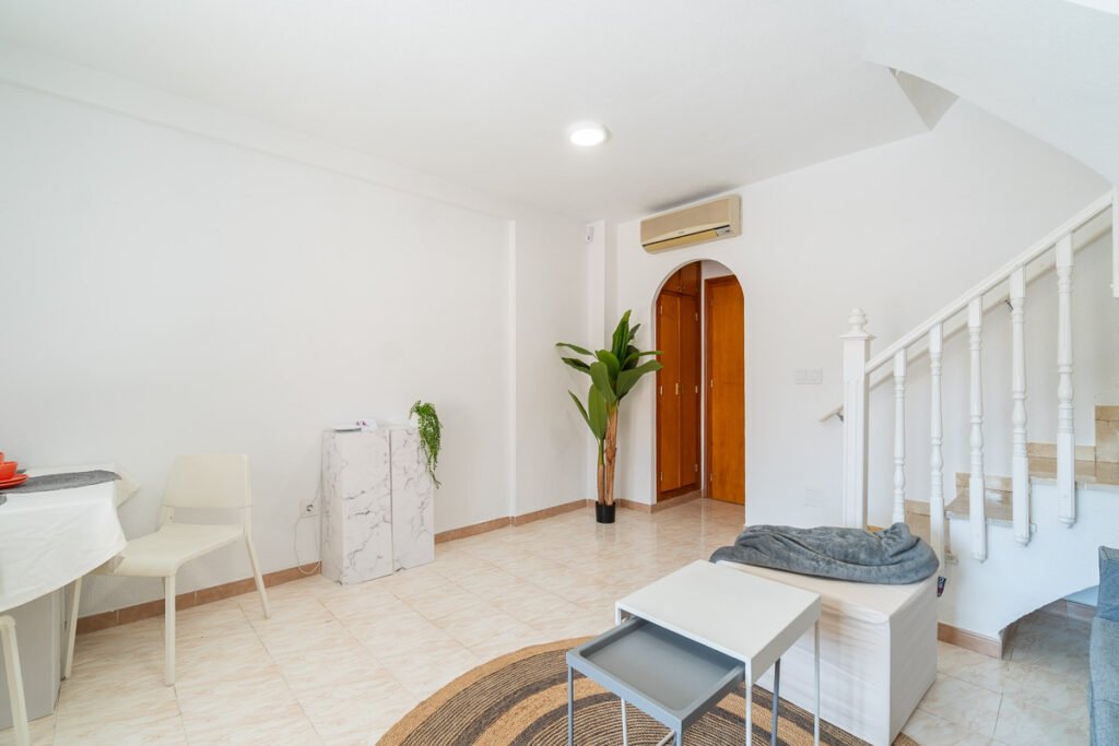 Townhouse duplex with private solarium in El Chaparral