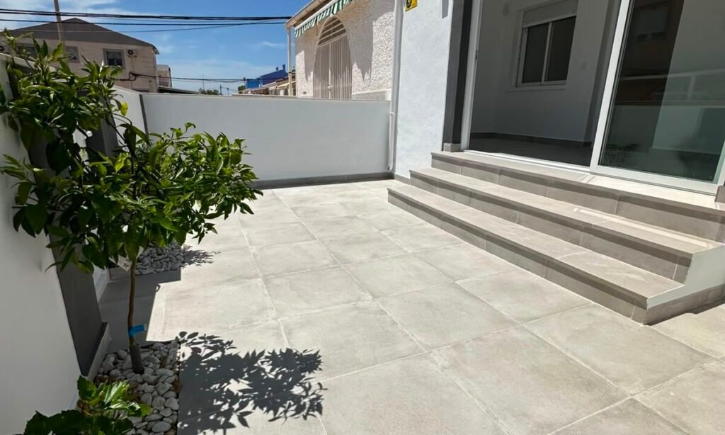 Uudistettu Etelänsuuntainen Bungalow La Siestassa