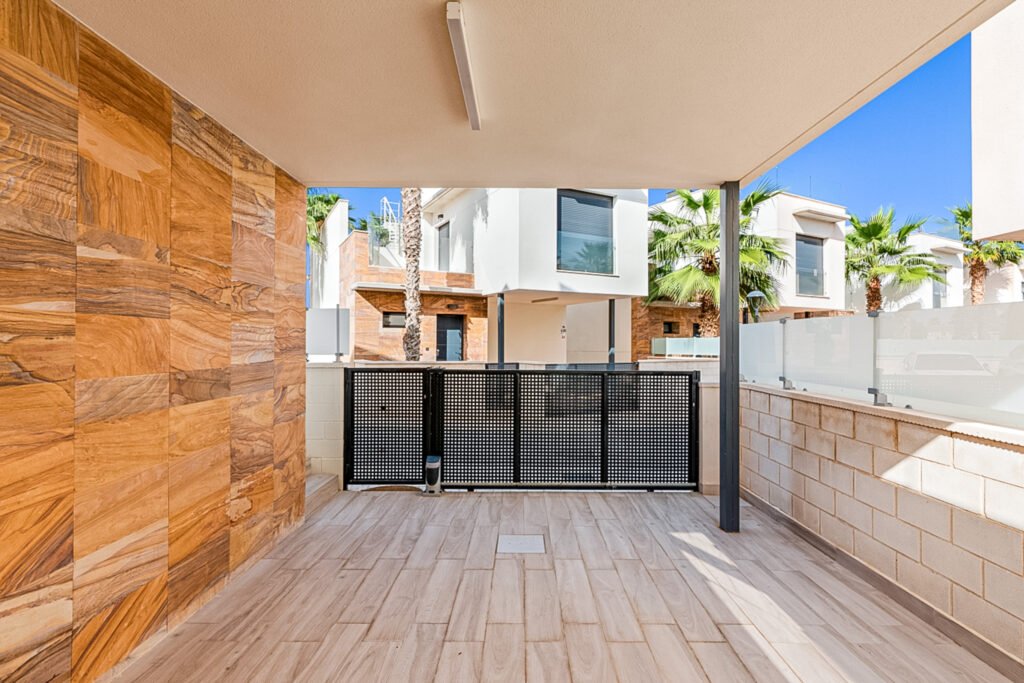 Стильная роскошная вилла с частным бассейном в престижном районе Lomas de Cabo Roig