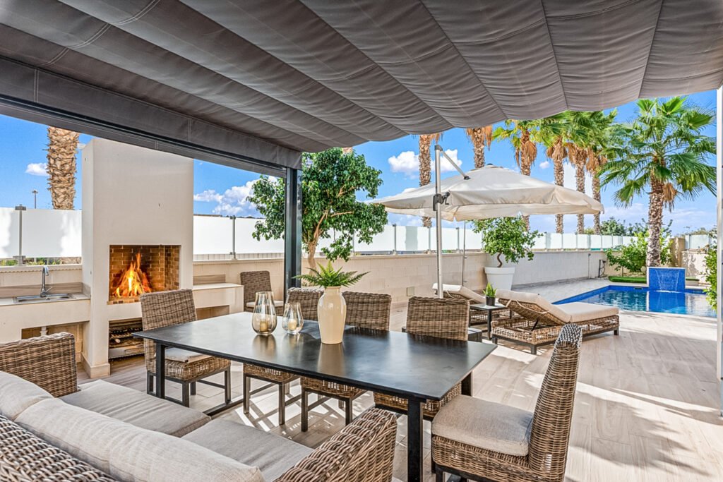 Стильная роскошная вилла с частным бассейном в престижном районе Lomas de Cabo Roig