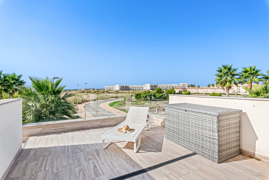 Стильная роскошная вилла с частным бассейном в престижном районе Lomas de Cabo Roig