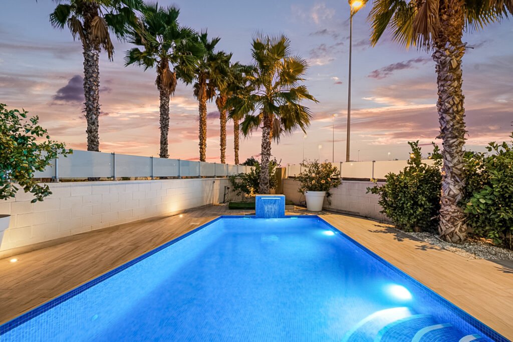 Стильная роскошная вилла с частным бассейном в престижном районе Lomas de Cabo Roig