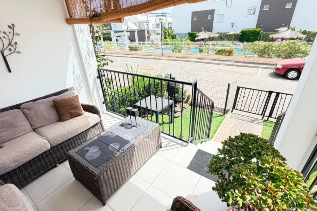 Vakker sørvendt leilighet på bakkeplan med privat hage og resort‑fasiliteter – Torrevieja