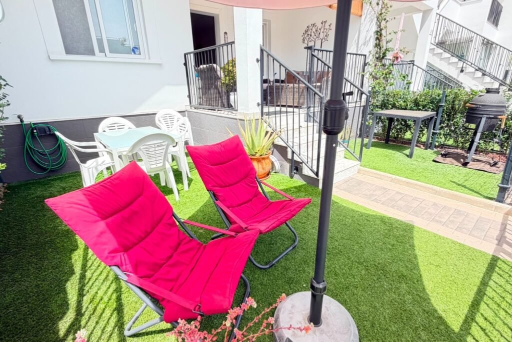Vakker sørvendt leilighet på bakkeplan med privat hage og resort‑fasiliteter – Torrevieja