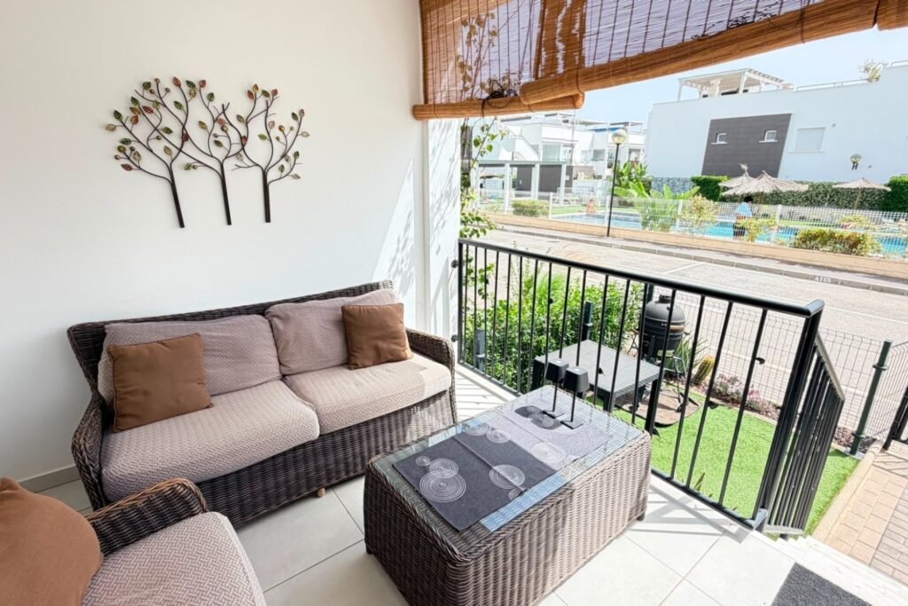 Vakker sørvendt leilighet på bakkeplan med privat hage og resort‑fasiliteter – Torrevieja