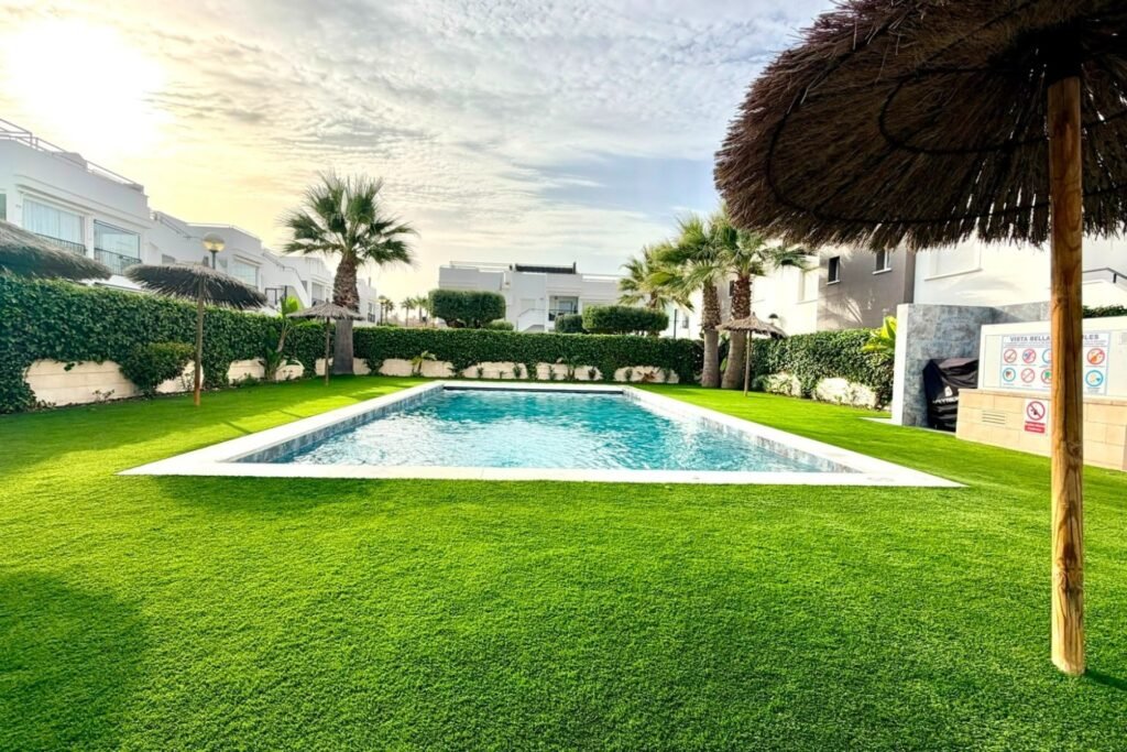 Vakker sørvendt leilighet på bakkeplan med privat hage og resort‑fasiliteter – Torrevieja