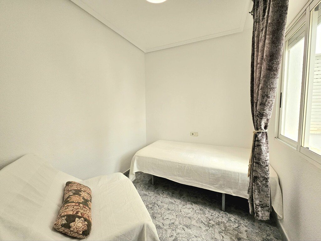 3 mh asunto Torreviejan keskustassa