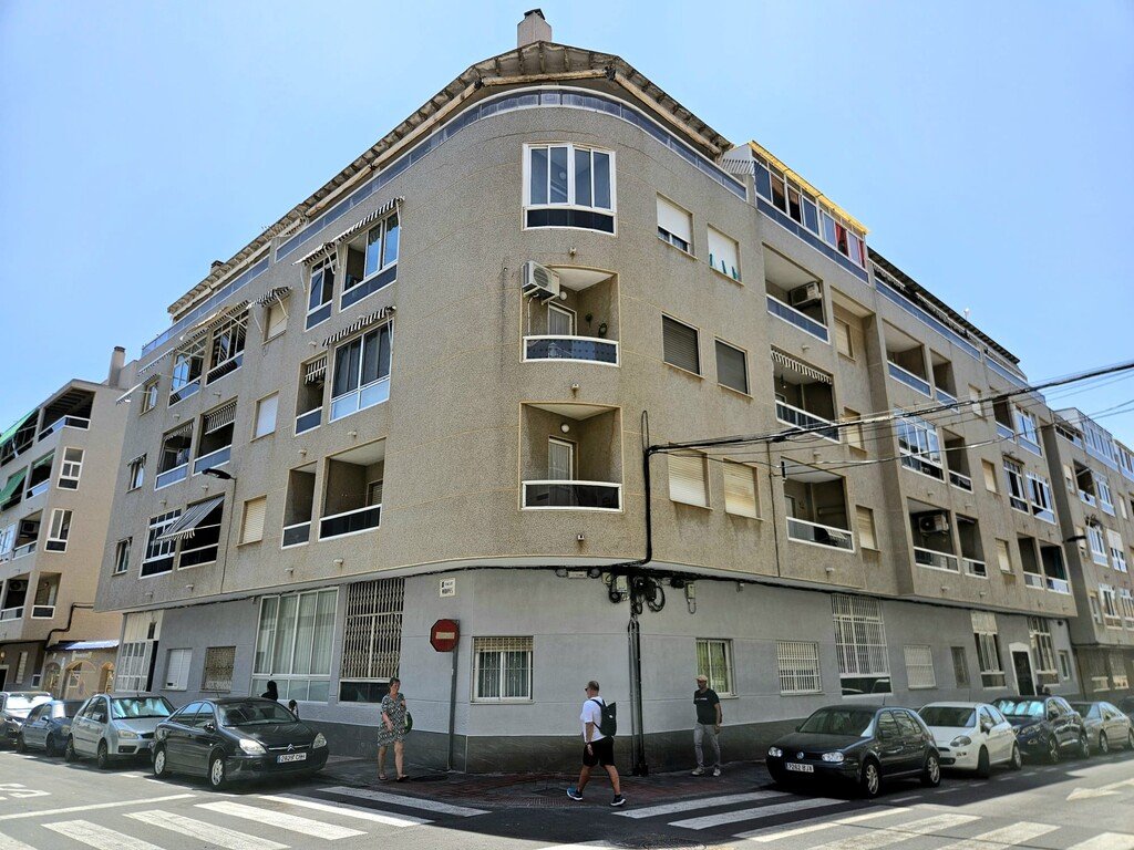 3 mh asunto Torreviejan keskustassa