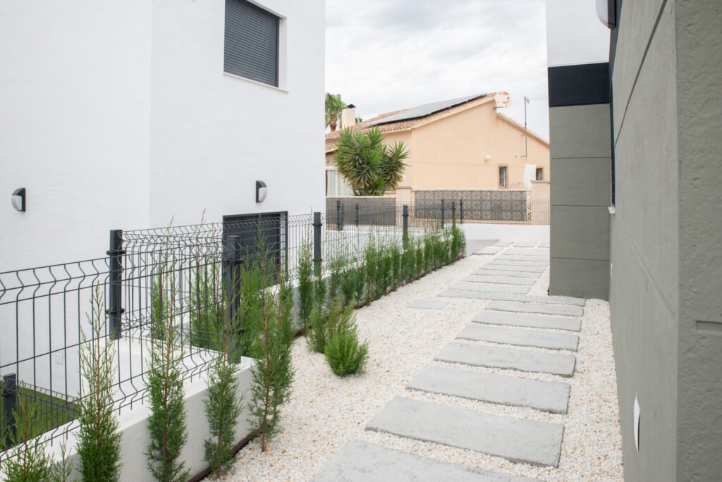 Maison neuve prête à vivre avec jardin privé à Busot – près d'Alicante et des plages