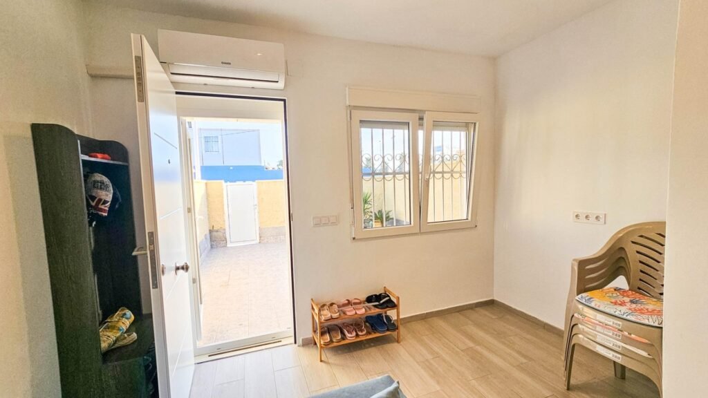 Single-level renovated terraced house