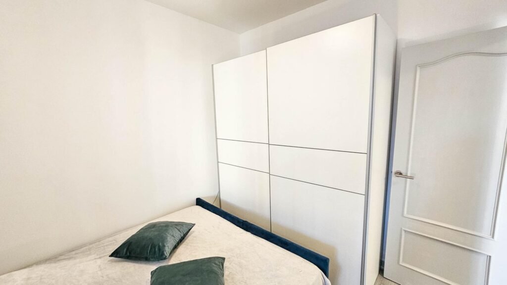 Single-level renovated terraced house