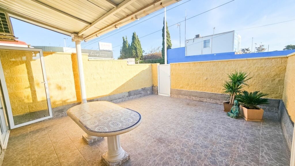 Single-level renovated terraced house