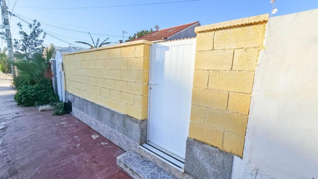 Single-level renovated terraced house