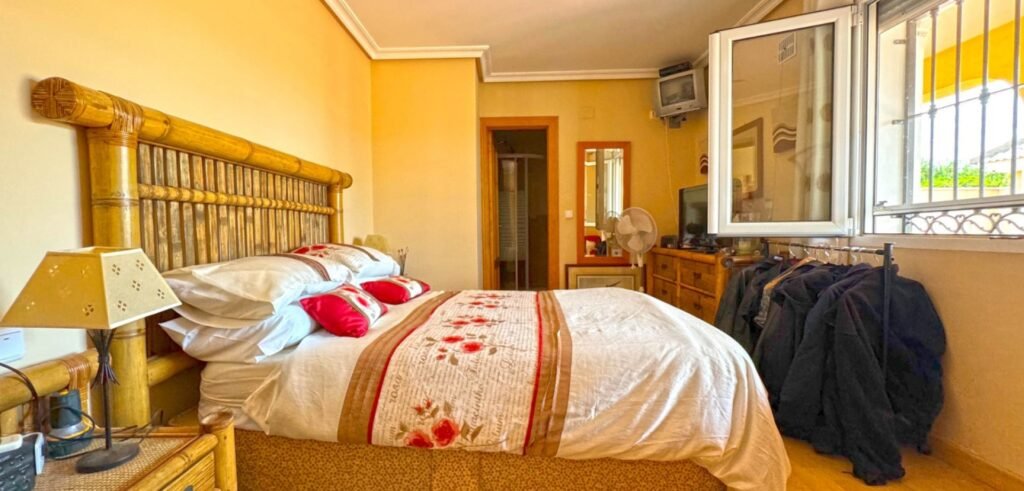 Ylellinen villa rauhallisella tontilla, Torrevieja