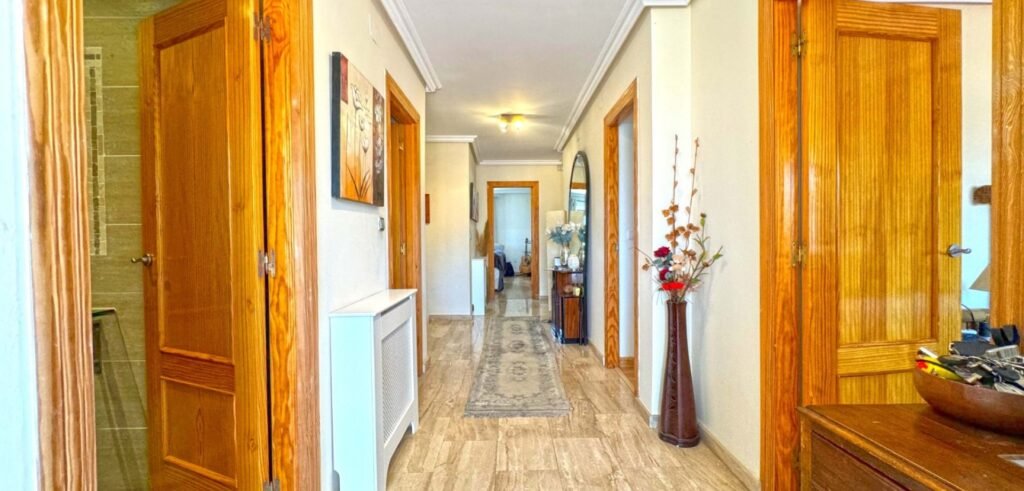 Ylellinen villa rauhallisella tontilla, Torrevieja